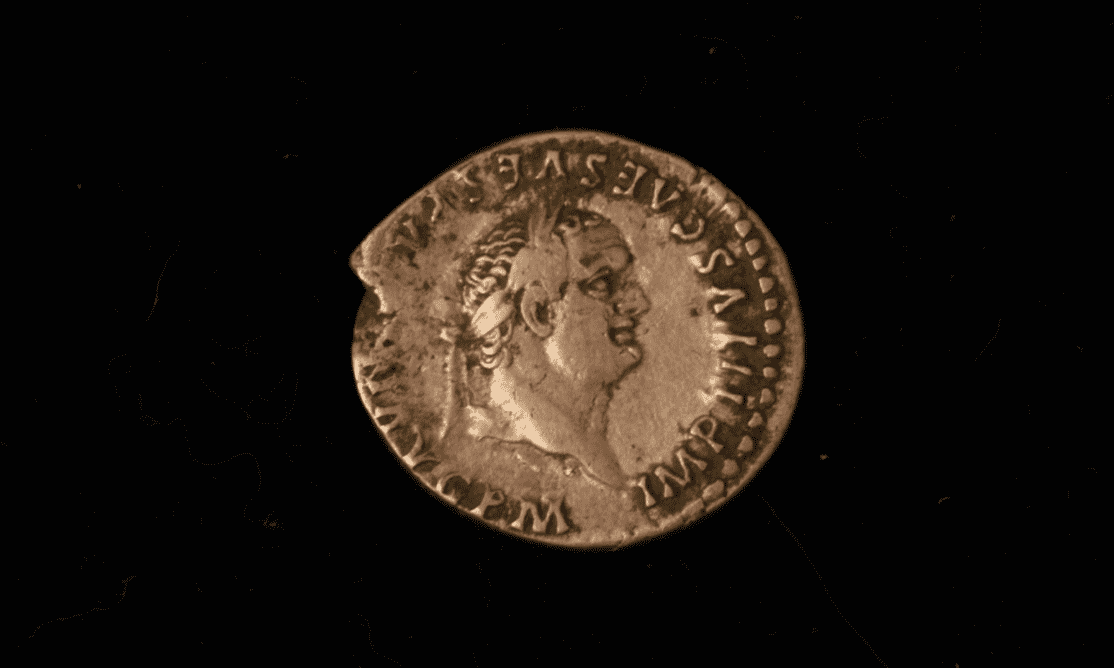 Tři přátelé s detektory kovů našli poklad římských mincí z 1. století